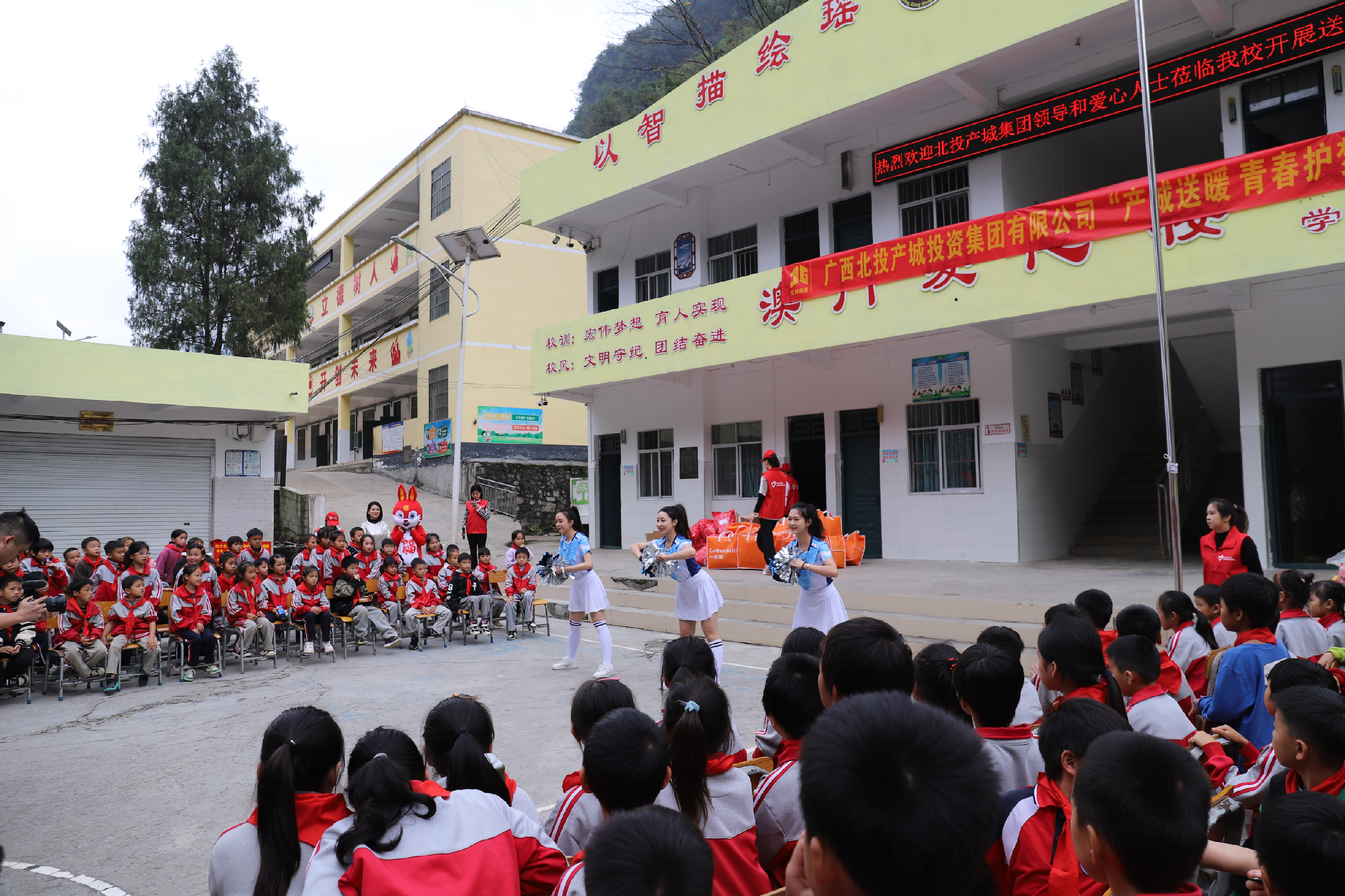 png在宏偉村小學開展“產(chǎn)城送暖 青春護夢”志愿行動.png